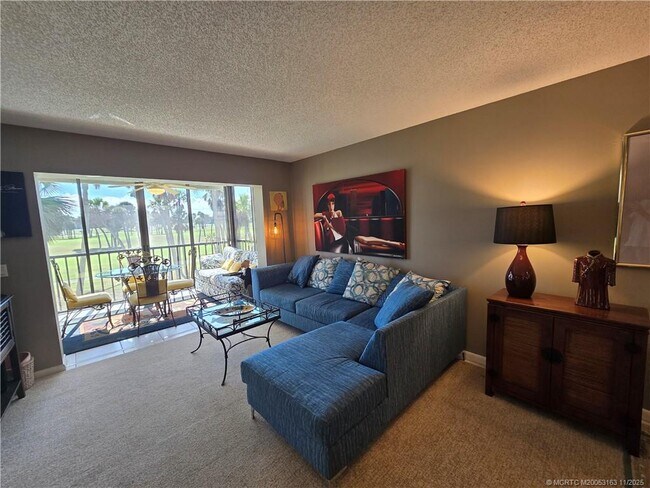 Building Photo - 5564 NE Gulfstream Way