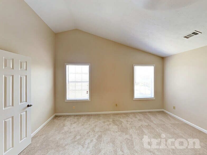 Building Photo - 3270 Summit Pl Dr