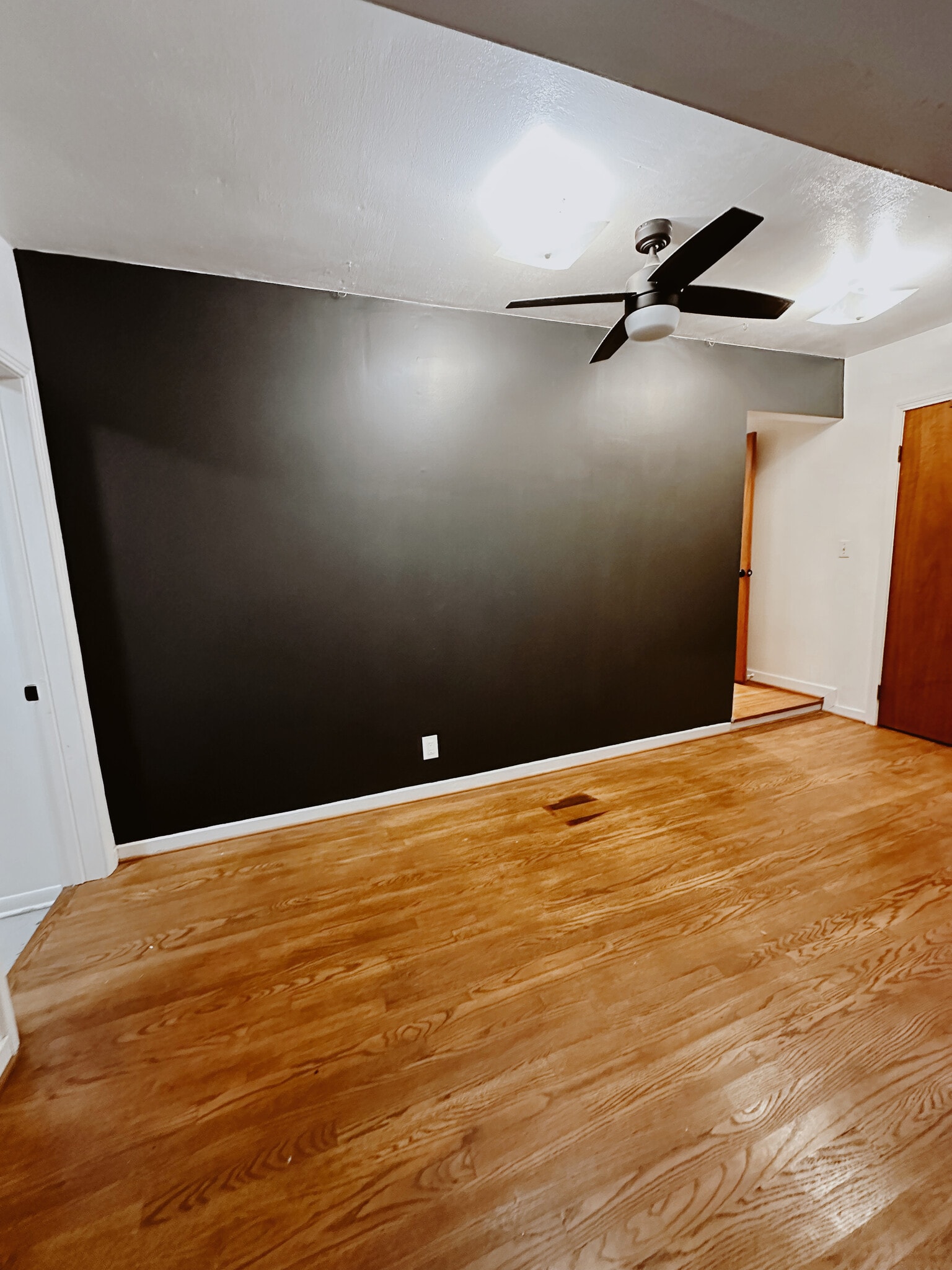 Master bedroom - alt view - 9275 1st St