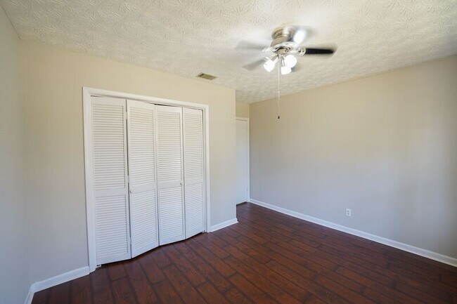 Building Photo - 11 Brandy Ln