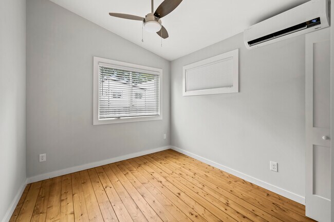 Building Photo - West AVL Cottage 110