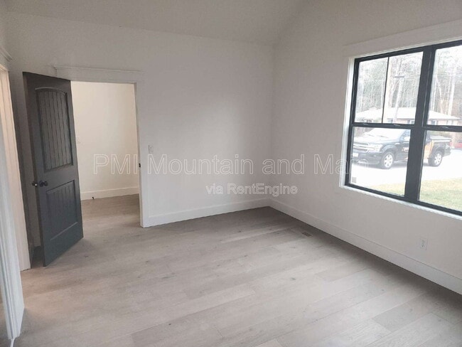 Building Photo - 808 Maybank Dr