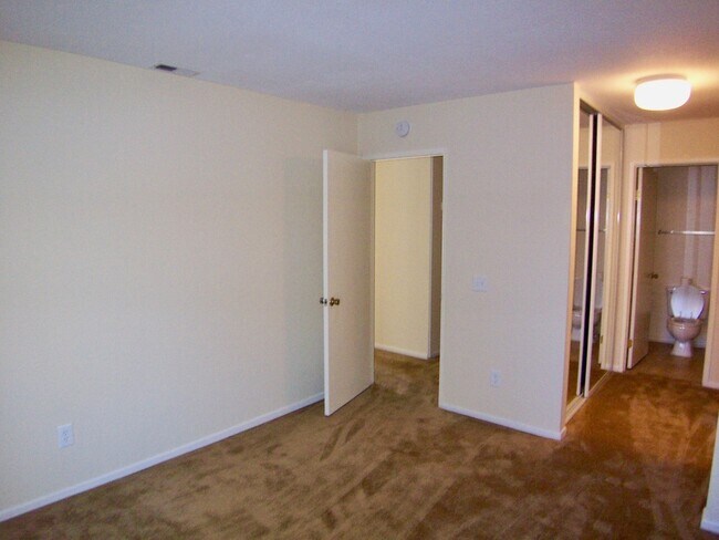 Building Photo - Delightful Upper Unit Mira Mesa Condo Loca...