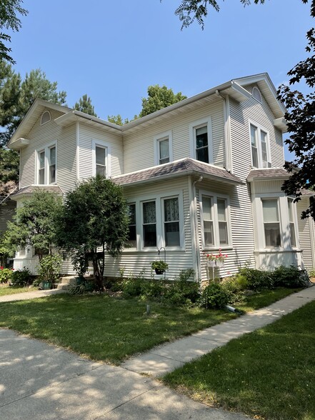 Building Photo - 407 Grace St