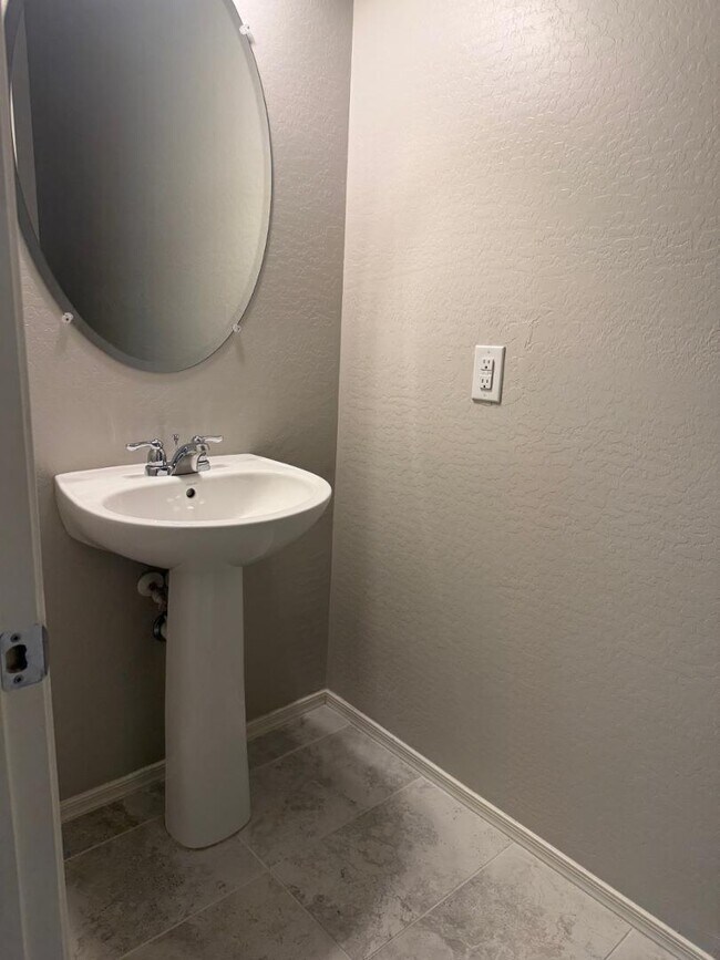 Building Photo - 1132 S Amulet