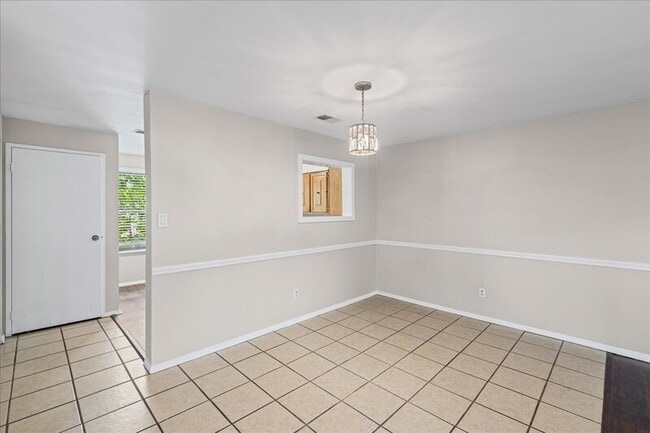 Building Photo - 506 Bromley Estate