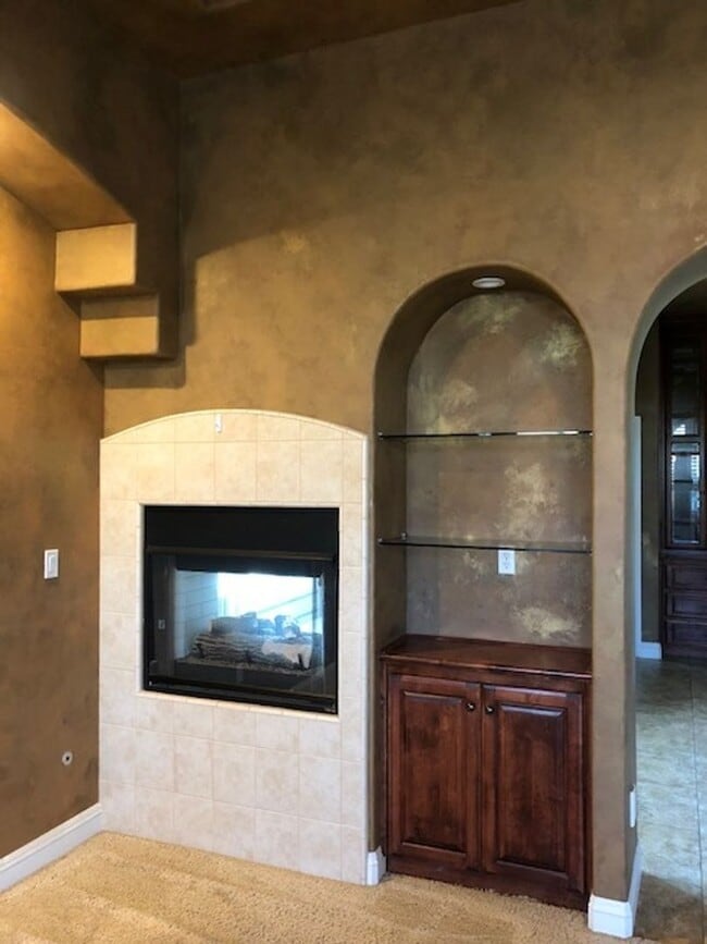 Building Photo - Executive Seven Oaks Grand Island