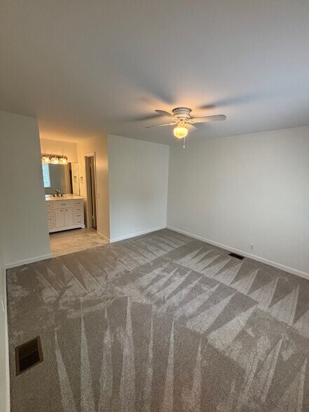 Building Photo - 510 Basswood Ave