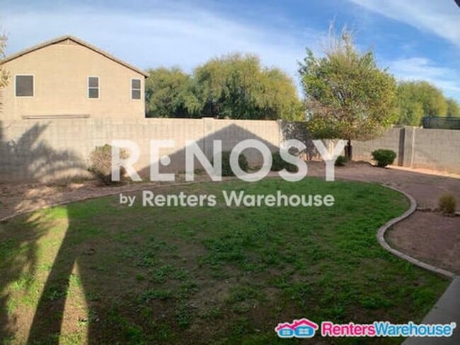 Building Photo - Ideal 3 Br 2 Ba 2 Cg Home Near Loop 303 & Greenway in Surprise!
