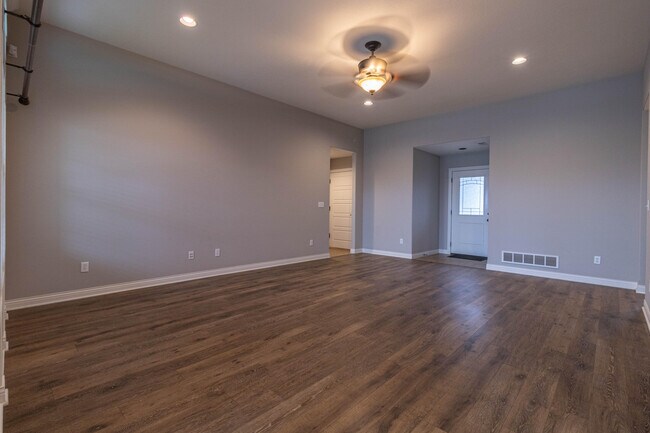 Building Photo - 2705 Iron Gate Dr