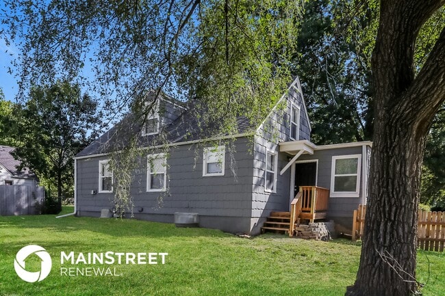 Building Photo - 5212 N Spruce Ave