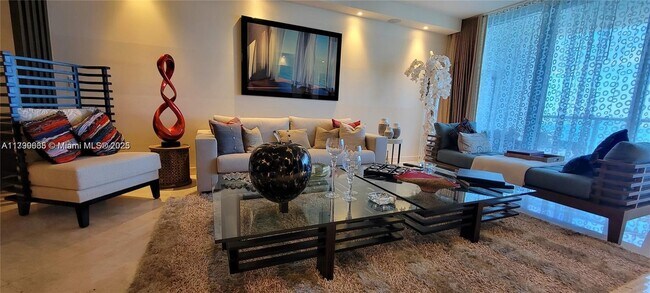 Building Photo - 1331 Brickell Bay Dr