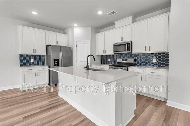 Building Photo - 247 Lucca Dr