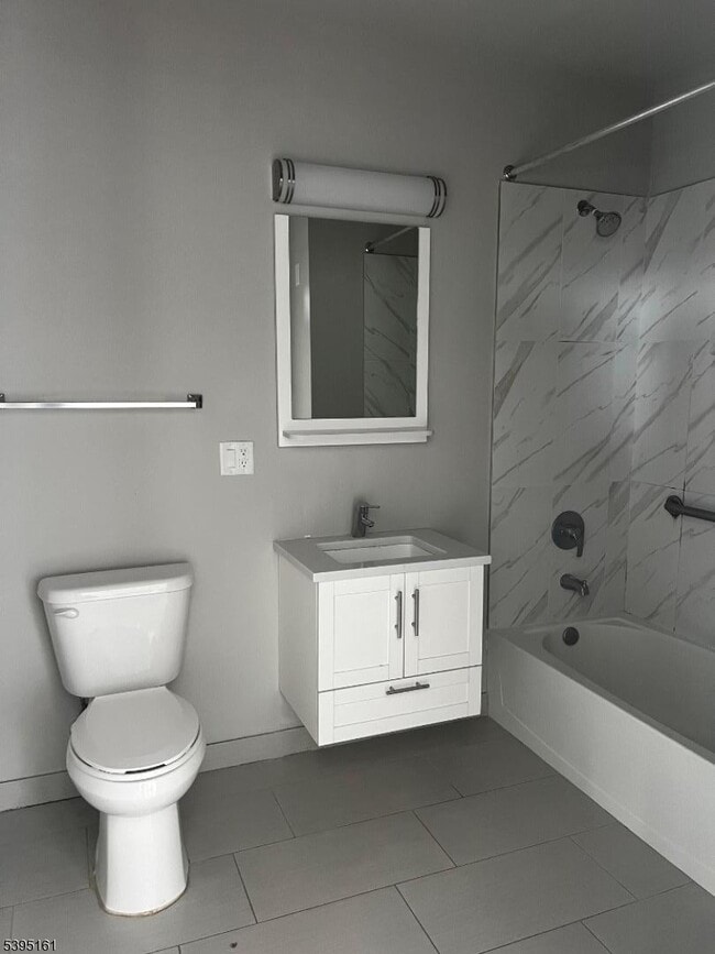 Building Photo - 22 Center St