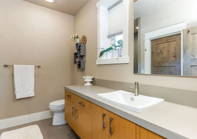 Building Photo - Spacious Tetherow Home with Community Amenities