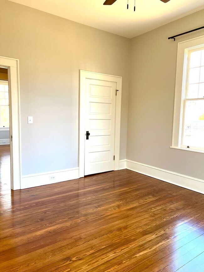 Building Photo - Historic Downtown Hendersonville! Beautifully restored 3 bedroom 2 bath home for rent