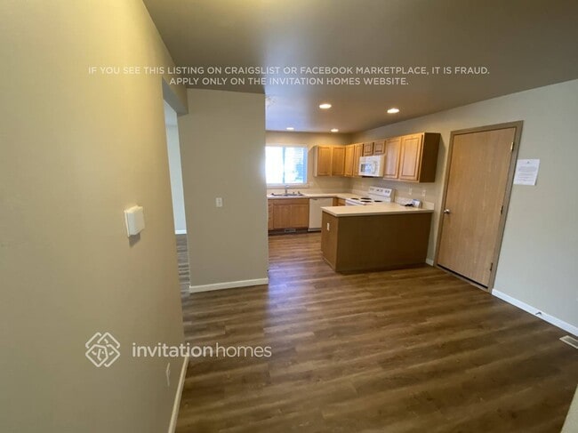 Building Photo - 17902 Panorama Blvd E