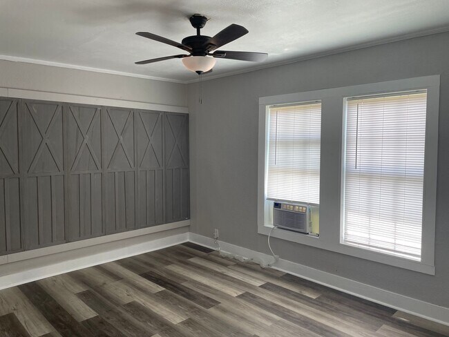 Building Photo - 1309 5th St