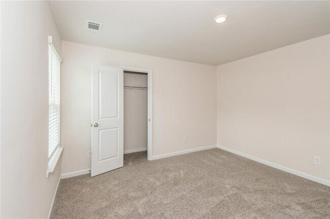 Building Photo - 613 Mackenzie Cv