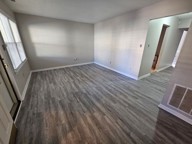 Building Photo - WESTERN BRANCH - RADCLIFFE MEADOWS