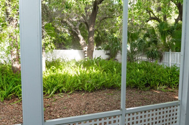 Building Photo - 2009 Paradise Oaks Ct