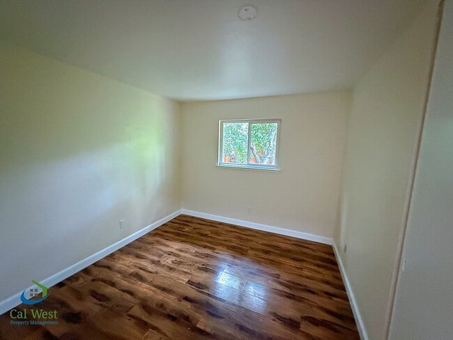 Building Photo - 1370 Fernwood Ln