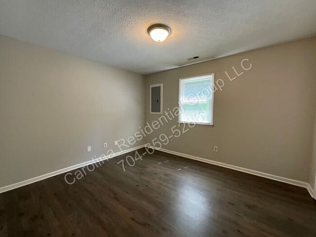 Building Photo - 304 Palm St