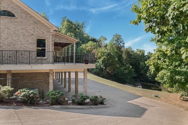 Building Photo - 1079 Ridgecrest Dr