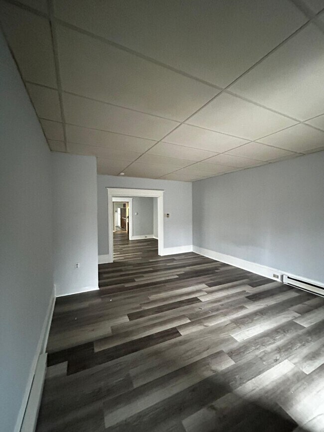 Building Photo - 418 N Main St