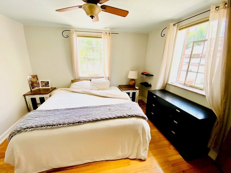 Building Photo - 3132 E 17th Ave