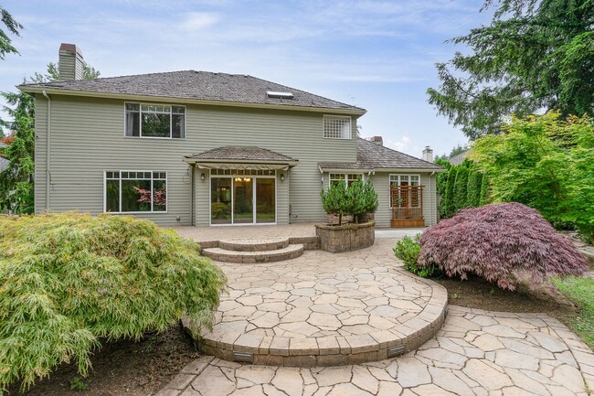 Building Photo - 4 Bed / 3 Ba Woodinville Home