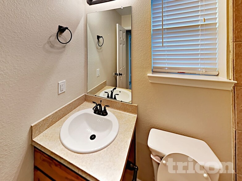 Building Photo - 12022 Green Bluff Ct