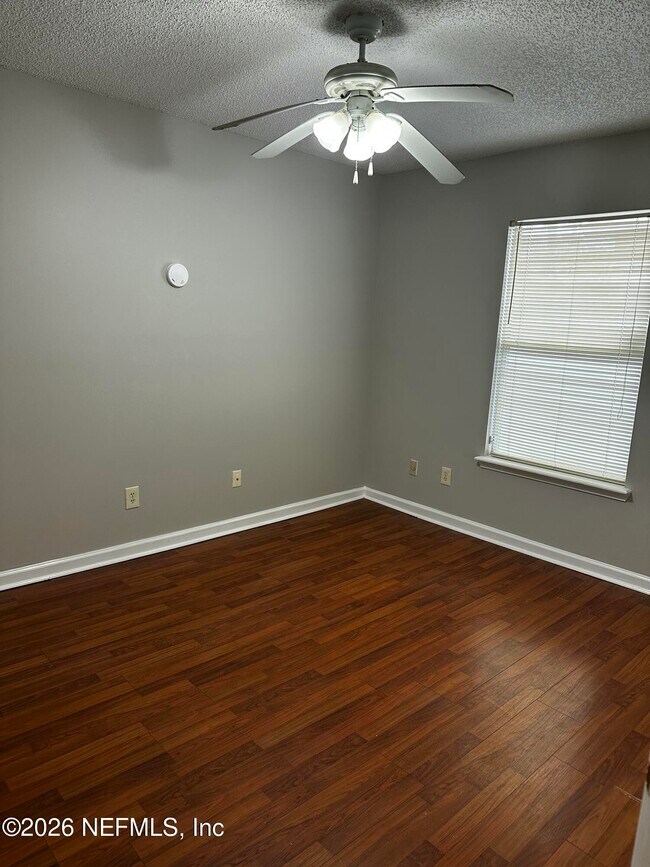 Building Photo - 2994 Mikris Dr E