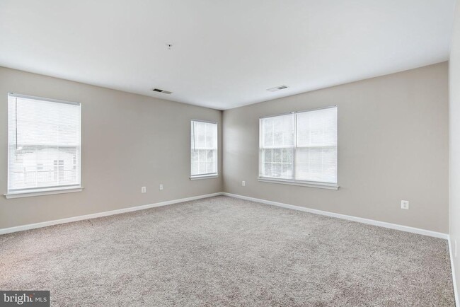 Building Photo - 151 Brynwood St