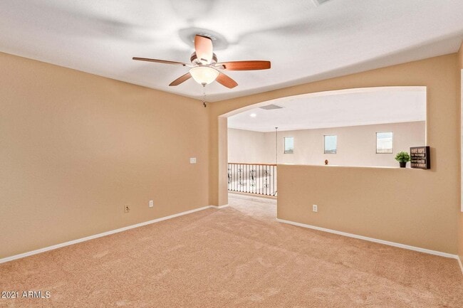 Building Photo - Eagle Glen Cul-de-sac Beauty