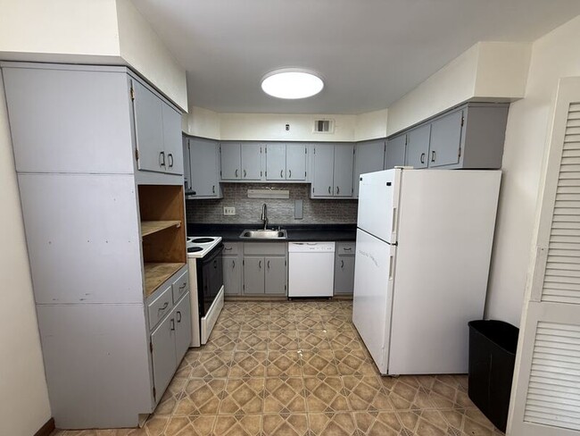 Building Photo - 1111 Elm Park Dr