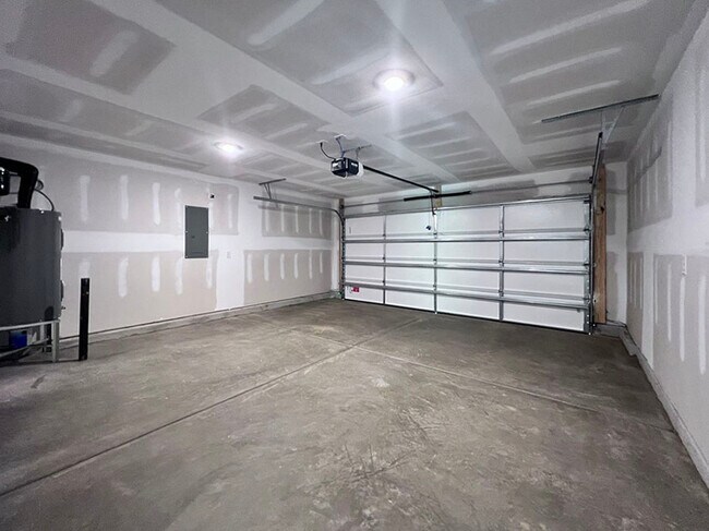 Building Photo - 258 Palm Dr