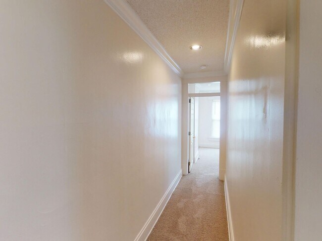 Building Photo - 166-168-168 E 11th Ave