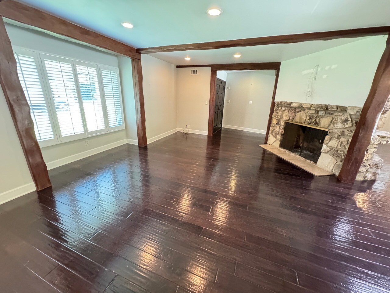 Building Photo - 3957 Woodfield Dr