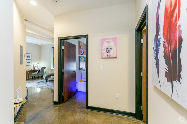 Building Photo - Historic Irvington Flats