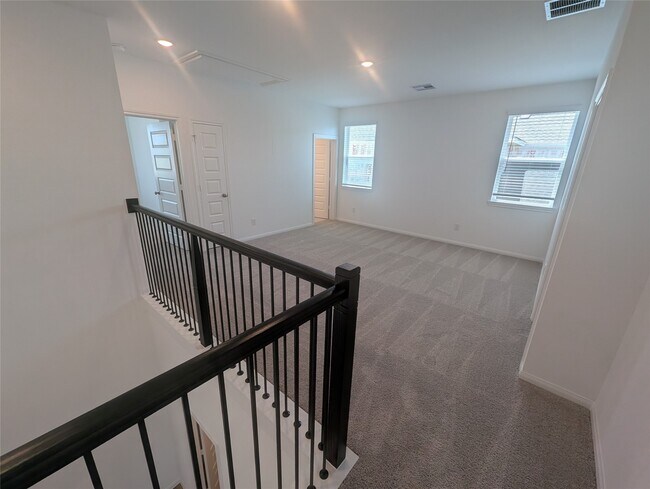 Building Photo - 7323 Blue Gentiana Ln