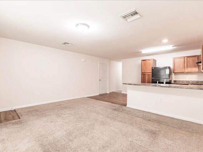 Building Photo - Your Season to Settle In – 3BR/2BA Duplex ...