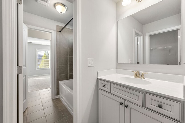 Building Photo - 5230 Scenic Valley Dr