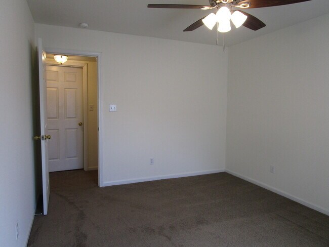 Building Photo - 5013 Roscoe Rdg