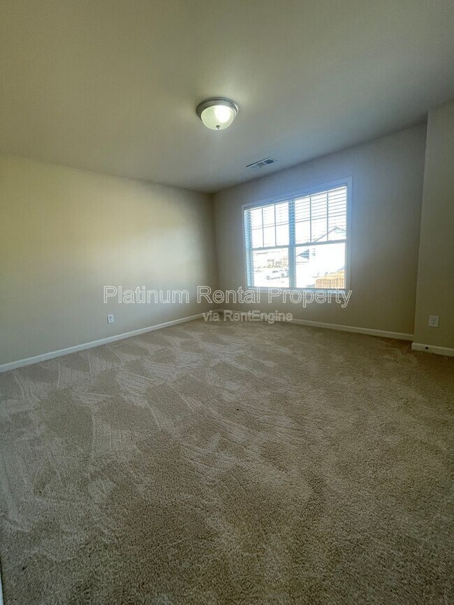 Building Photo - 4425 Huron Dr