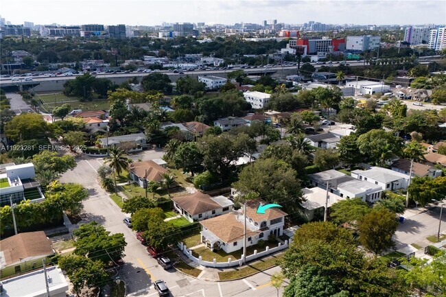 Building Photo - 4030 NW 1st Ave