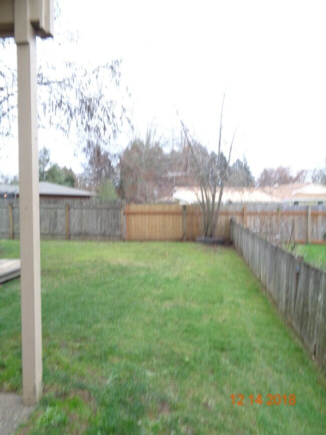 Building Photo - 1130 SW Fleishauer Ln