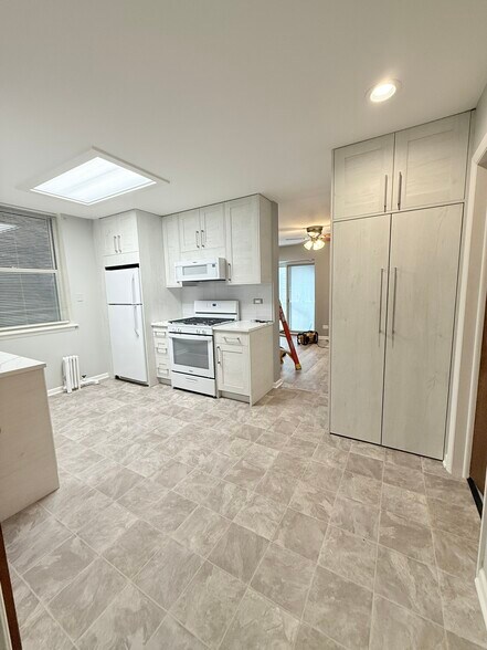 Building Photo - 1123 W Webster Ave