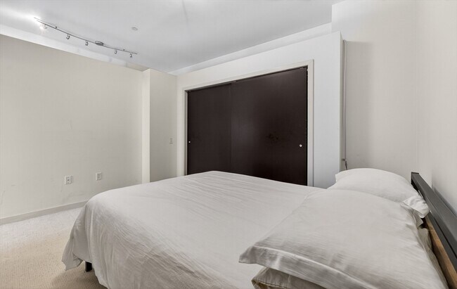 Building Photo - 88 Kingston St