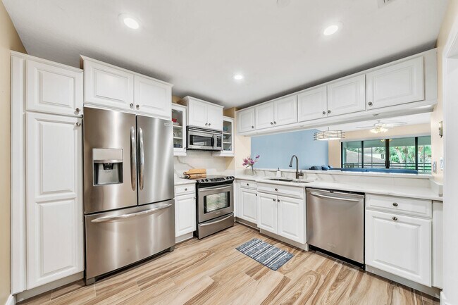 Building Photo - 827 Oak Harbour Dr